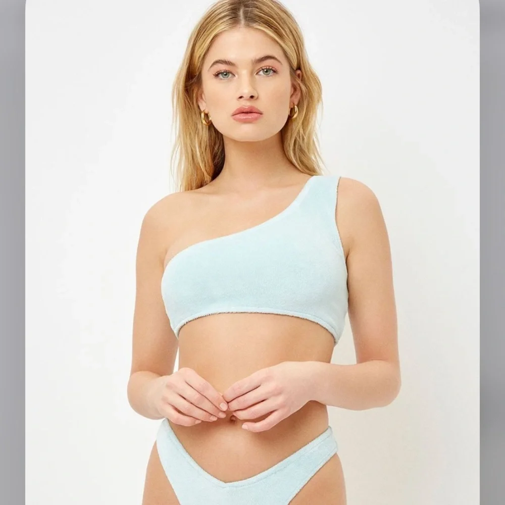 FRANKIES BIKINIS ❤️‍🔥 TERRY CLOTH BARB ONE SHOULDER BIKINI TOP NWT SIZE MEDIUM